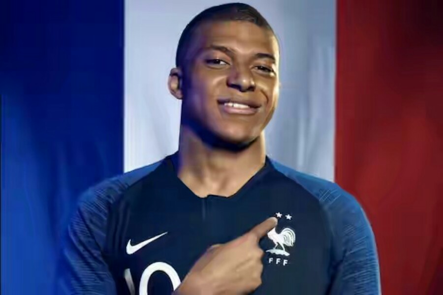 Mbappe-maillot-France--900x600.jpg